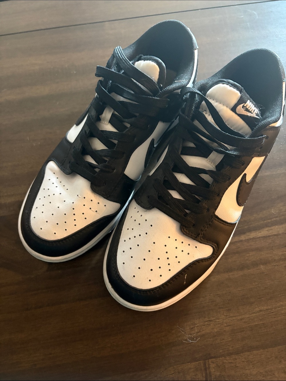 Nike Men’s Black and White Low-Top Sneakers